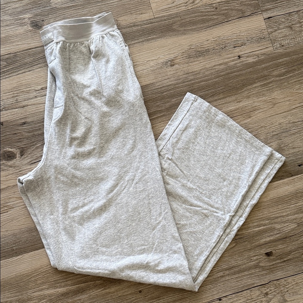 SKIMS boyfriend fit loose pant.